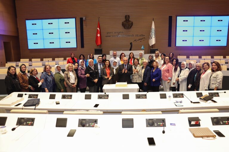 Mahalle kadın derneklerinden Başkan Şadi Özdemir’e ziyaret