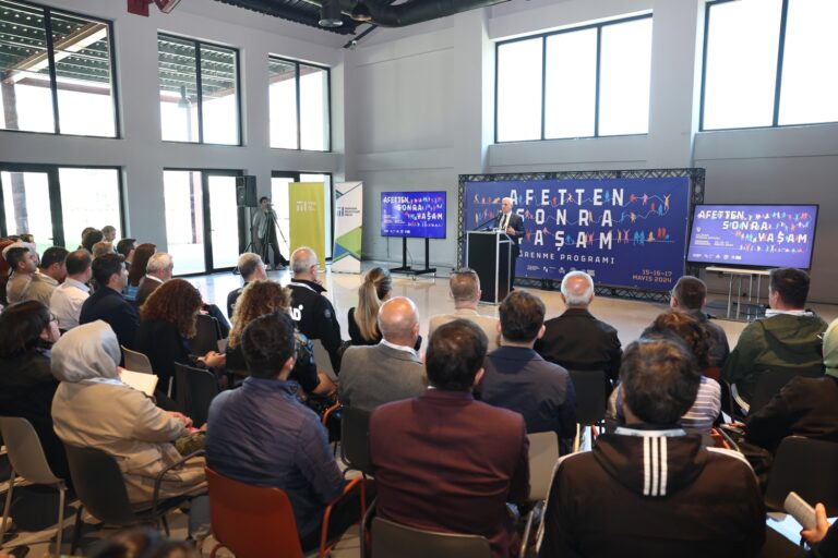 Marmara’daki belediyeler afetten sonraki yaşamı Nilüfer’de ele aldı