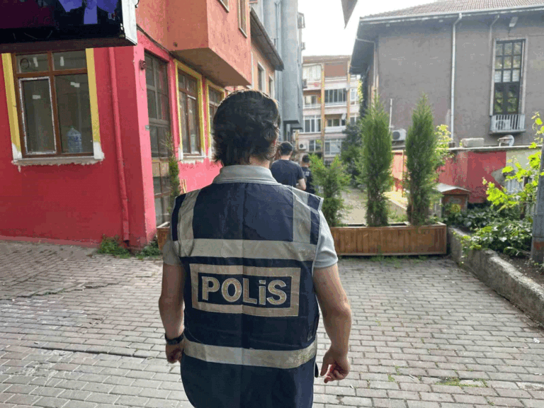 Masaj salonlarına baskın!