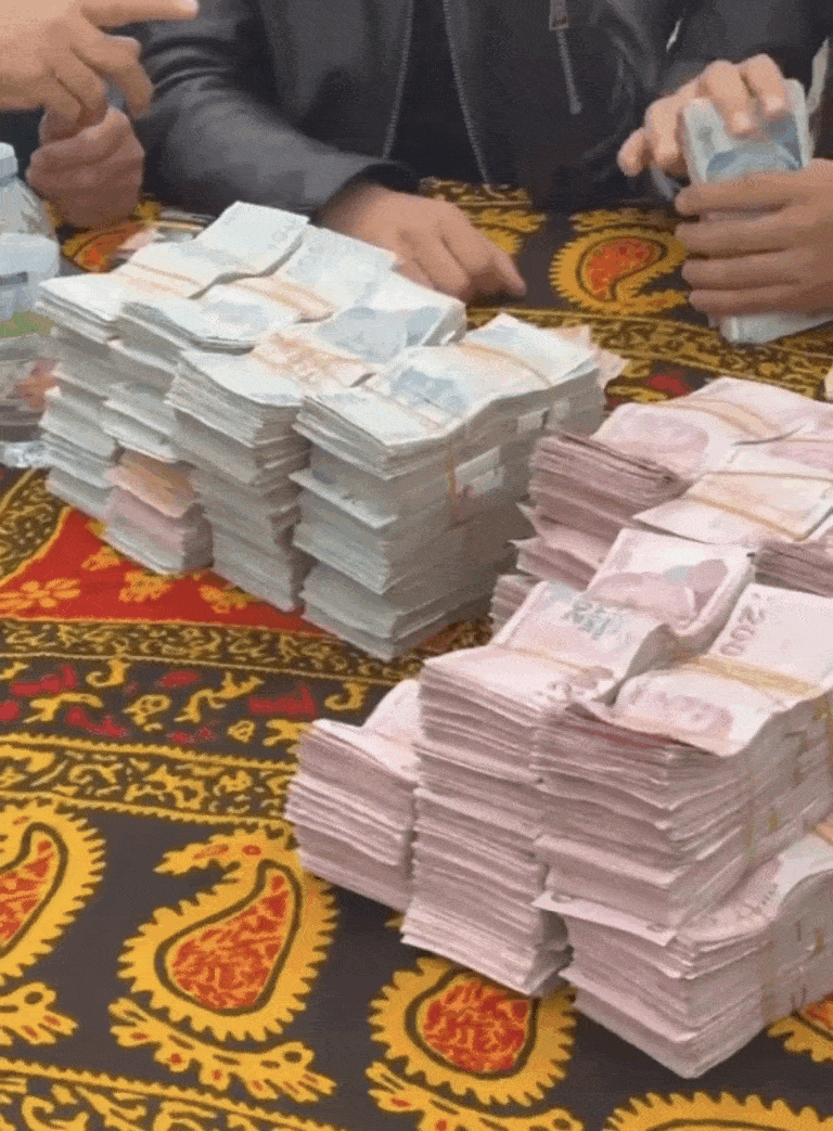 Mersin'de aşiret düğününde takılan takı miktarı dudak uçuklattı