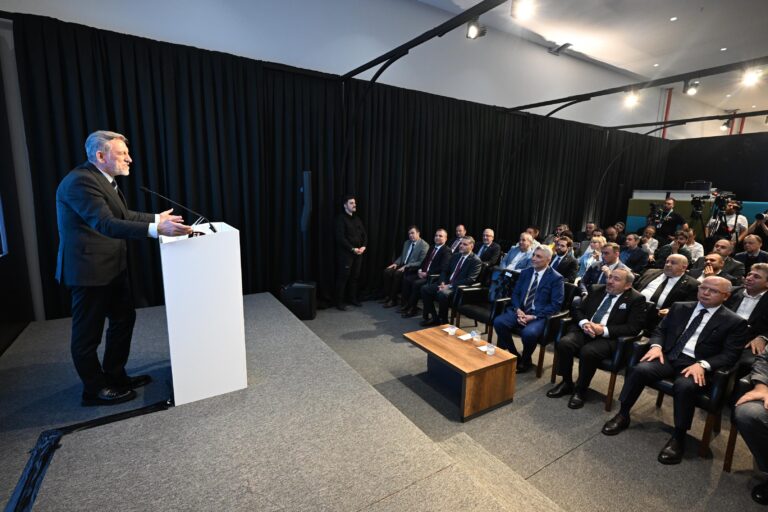 Ticaret Bakanı Ömer Bolat HOMETEX Fuarını Ziyaret Etti