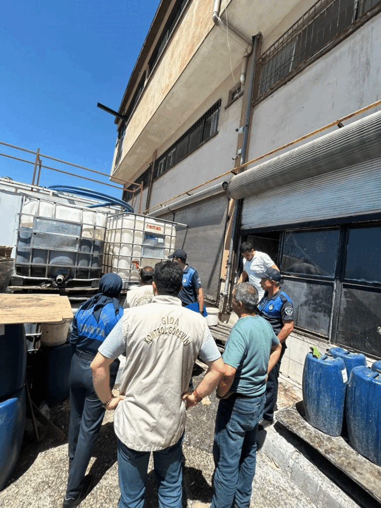 Gaziantep'te 4 ton bozuk gıda ele geçirildi