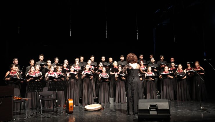 Nâzım Hikmet eserleri ile anıldı