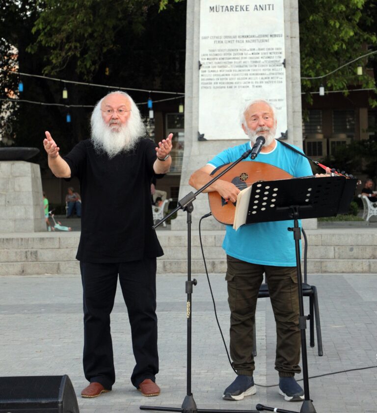 Nazım Hikmet, Mudanya'da şiir ve şarkılarla anıldı
