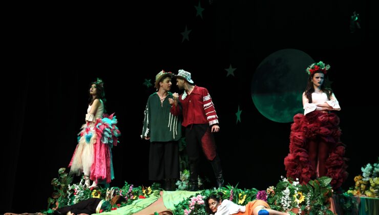 Osmangazili genç tiyatroculardan muhteşem sahne