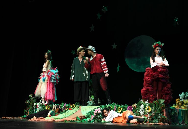 Osmangazili genç tiyatroculardan muhteşem sahne