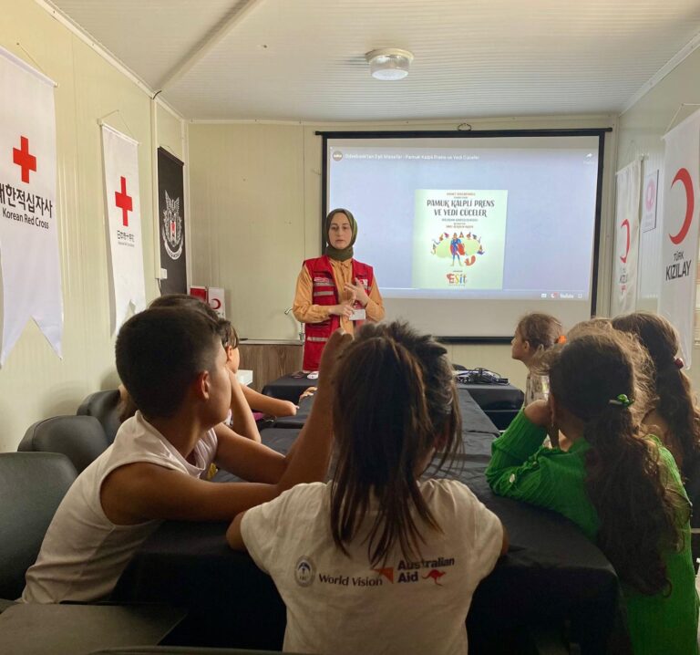 Türk Kızılay yetim destek programıyla deprem bölgesinde 532 çocuğun yanında