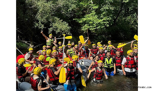 Adrenalin tutkunu mimarların Rafting heyecanı