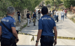 Babasını öldürdü kardeşini ağır yaraladı
