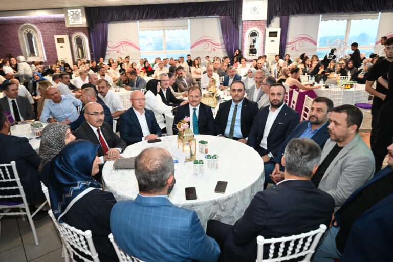 Belediye Başkanı Bekir Aydın kendi kızının nikahını kıydı