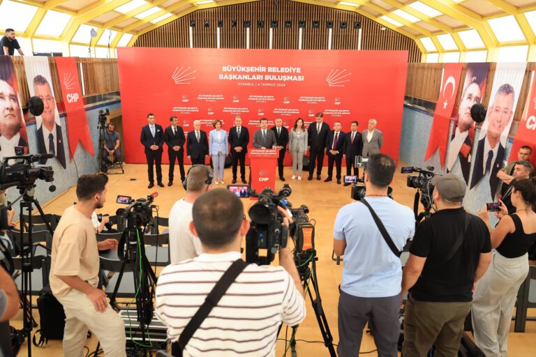 CHP’li Büyükşehir Belediye Başkanları İstanbul’da bir araya geldi