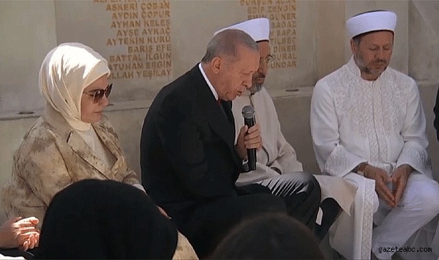 Cumhurbaşkanı Erdoğan şehitler için Kuran okudu