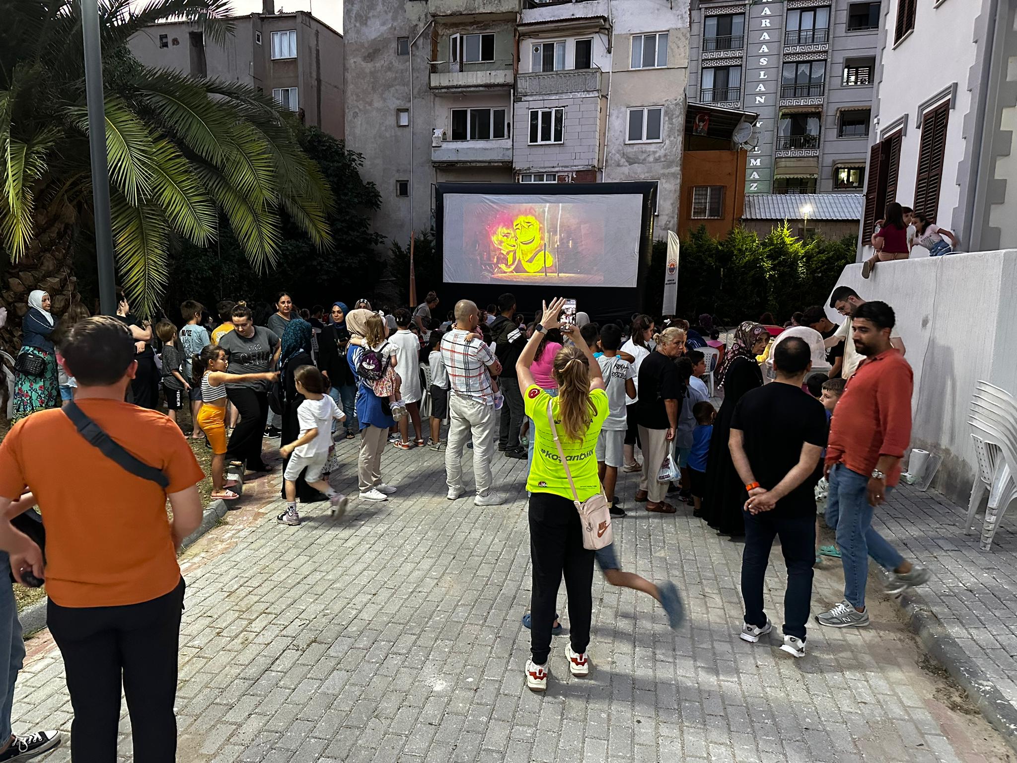 Gemlikli Çocuklara Açık Hava Sineması