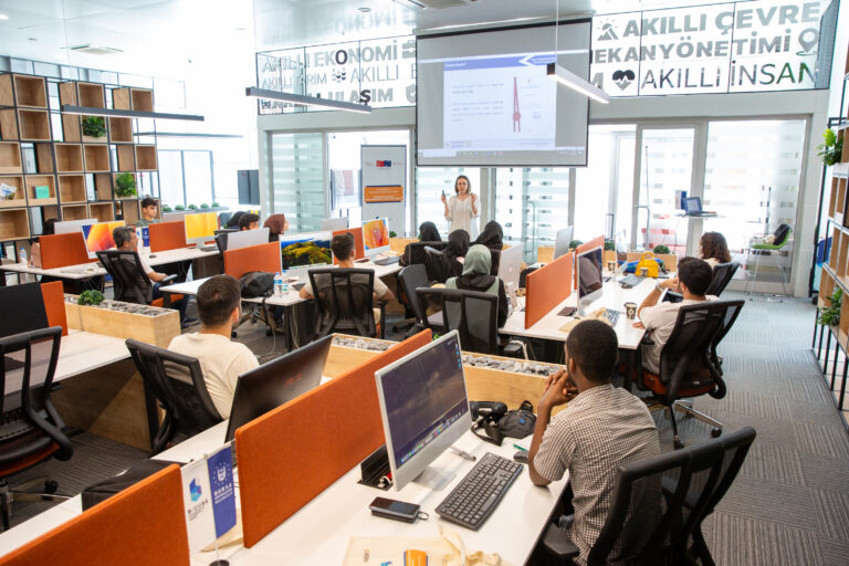 Genç girişimcilere 3 boyutlu tasarım eğitimi