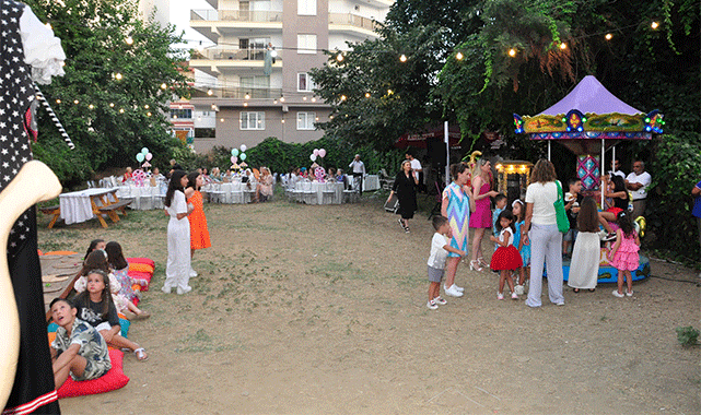 Kızı için lunapark kurdurdu