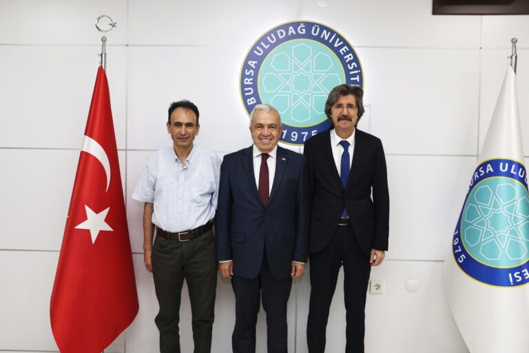 Nilüfer Belediyesi üniversiteli öğrencilerin yanında