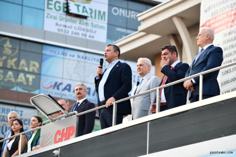 ÖZGÜR ÖZEL AÇTI AĞZINI YUMDU GÖZÜNÜ!