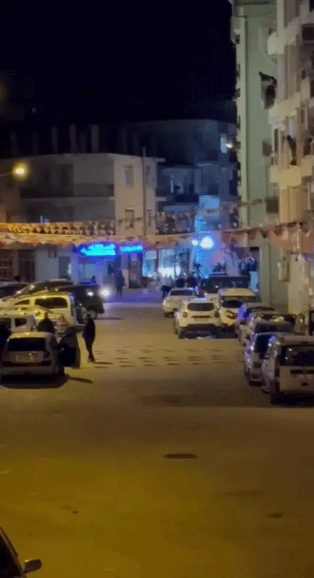 İzmir'de Polislere Silahlı Saldırı