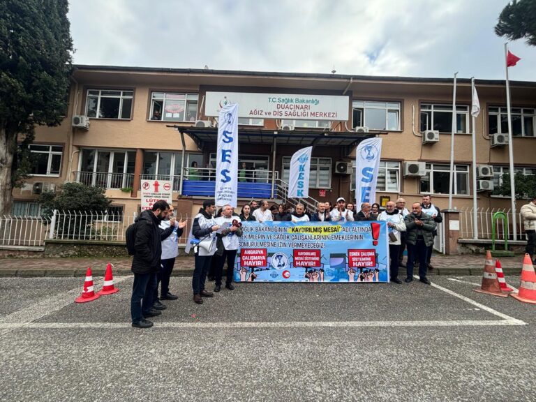 Bursa'da SES'ten Bursa Şubesi Sağlık Bakanlığı'nın Vardiya Sistemi'ne tepki