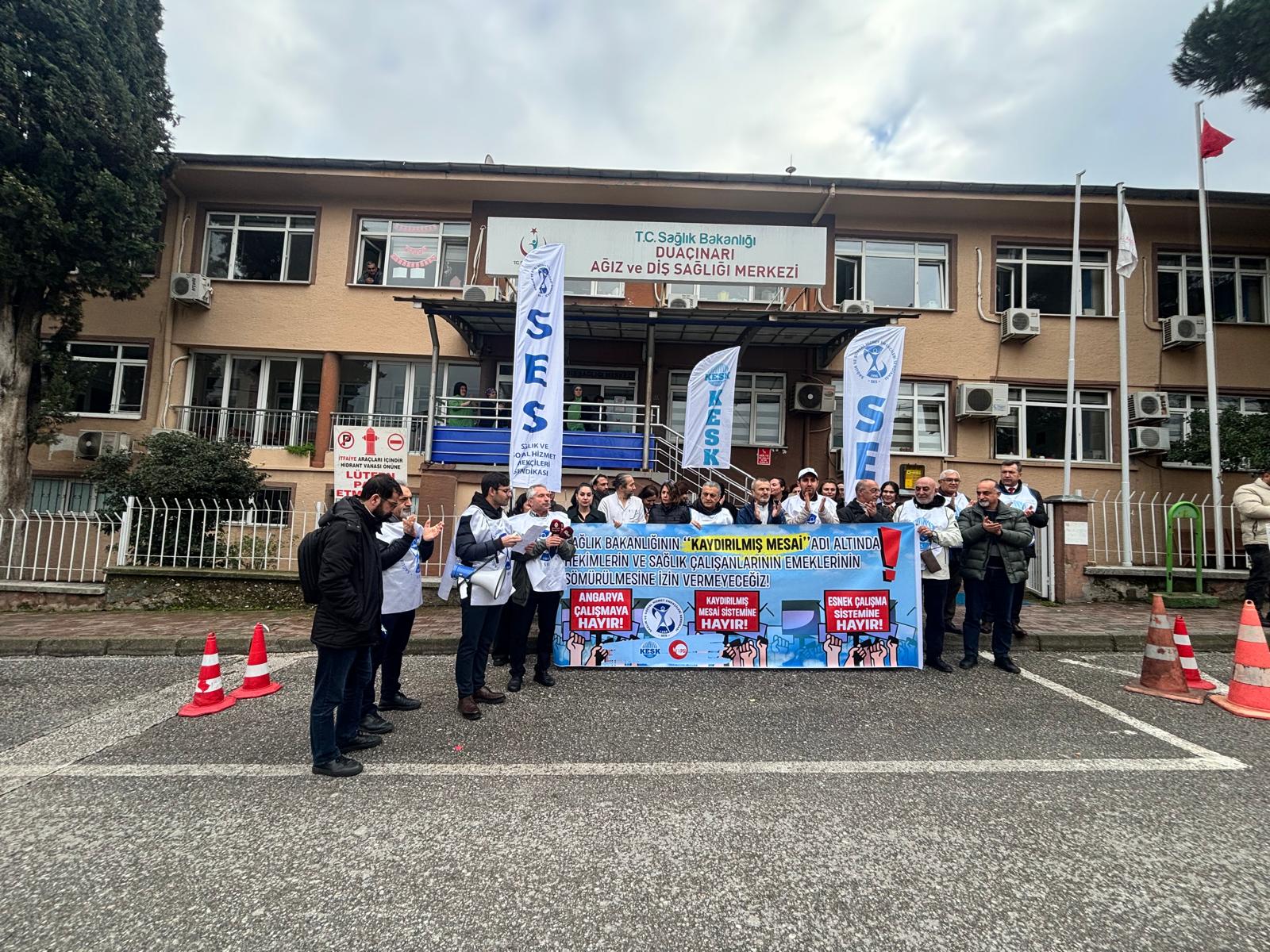 Bursa'da SES'ten Bursa Şubesi Sağlık Bakanlığı'nın Vardiya Sistemi'ne tepki