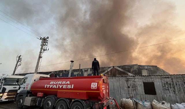 Bursa’da 2 Fabrika Yangına Teslim Oldu !
