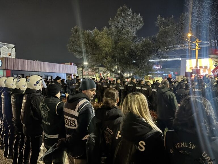 Bursalı Gençlerden Protestolara Devam