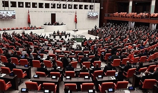 CHP’li Vekiller Komisyonu Protesto Etti