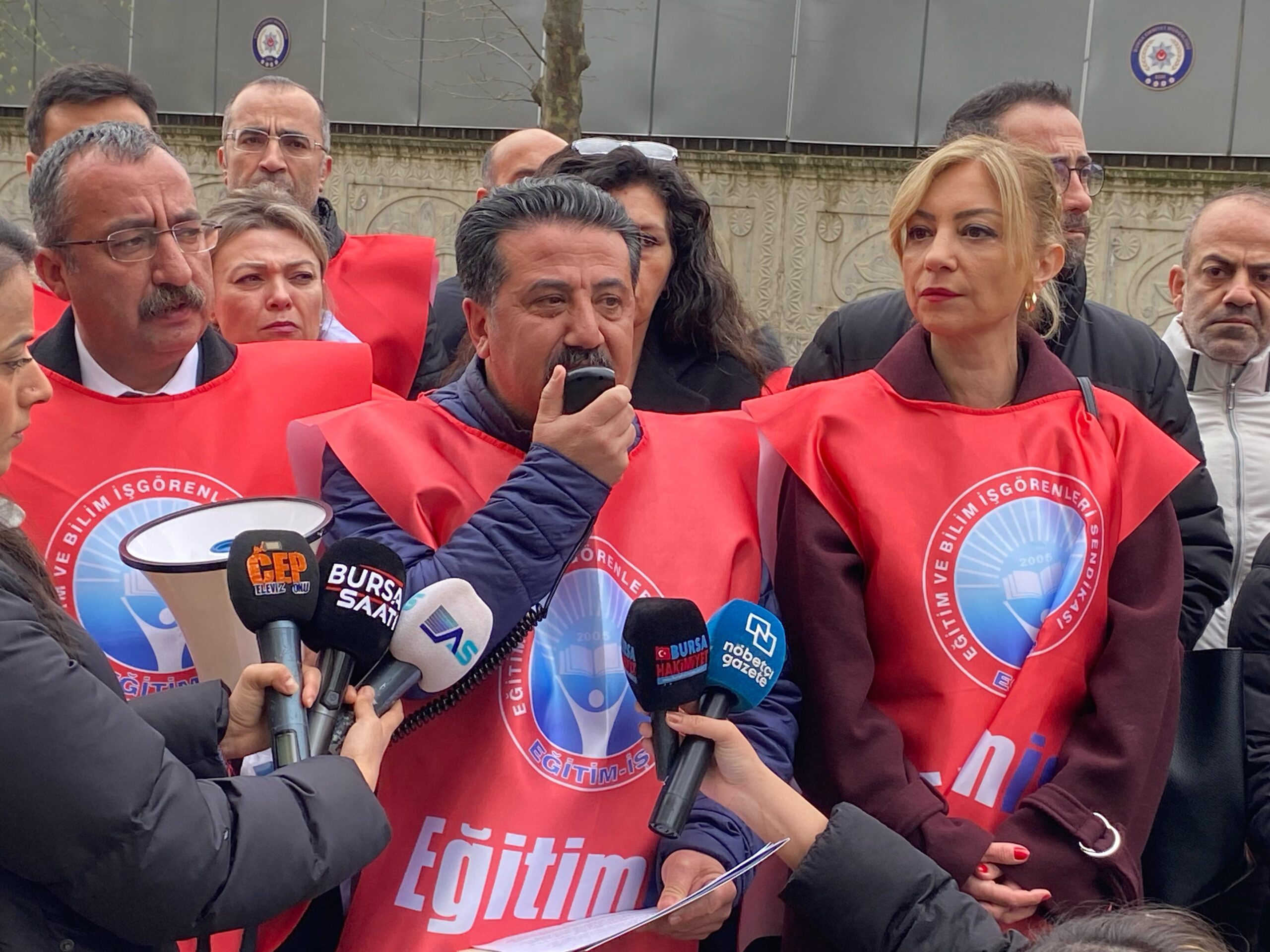 Eğitim İş Bursa Şubesi: "Zulmünüz varsa, direnişimiz var"