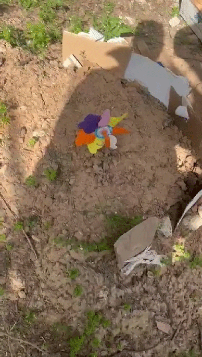 Mezar Üzerinde Rüzgar Gülü Şüphesi