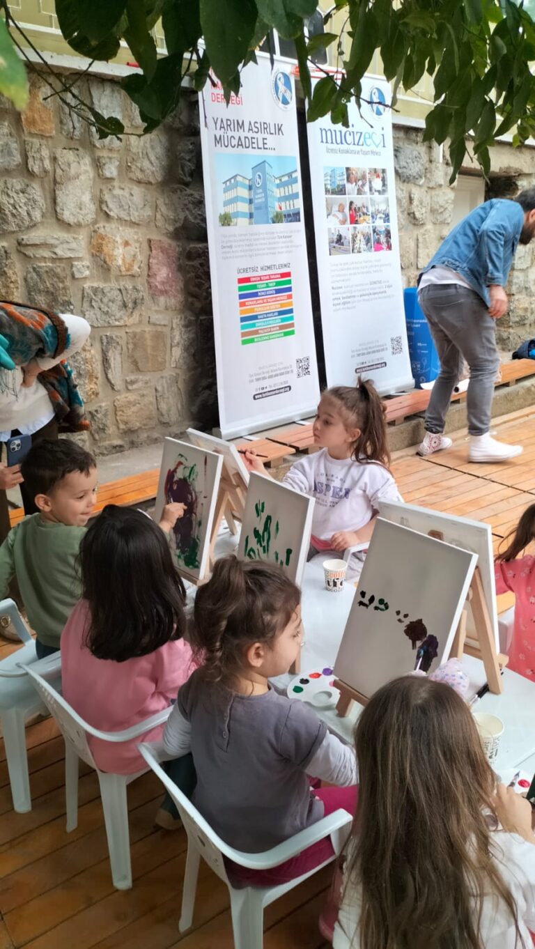 Küçük Ellerdeki Büyük Umutlar