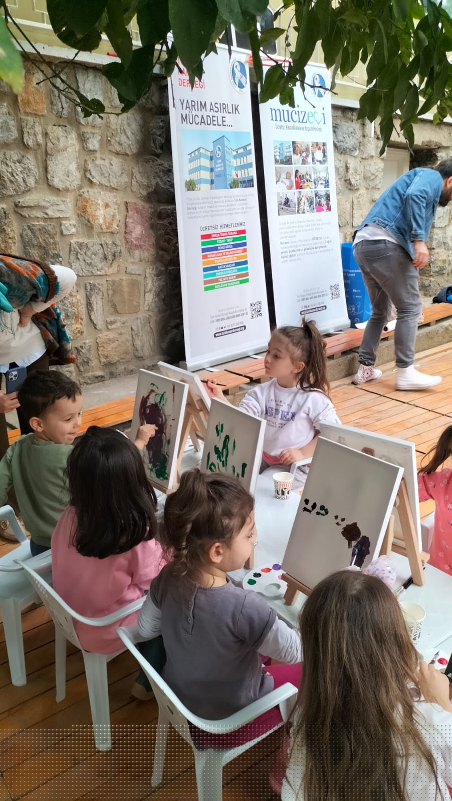 Küçük Ellerdeki Büyük Umutlar