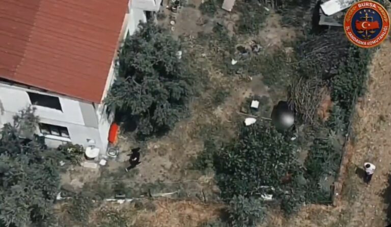 Bursadabugün muhabiri Fatih mısır'n haberine göre ; Bursa’da Suç Makinesi Jandarmadan Kaçamadı: İznik’te Kıstırıldı