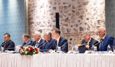 İstanbul’da Tarihi Zirve!