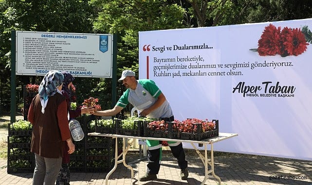 İnegöl Belediyesi mezarlıklarda 9 bin adet çiçek dağıttı…