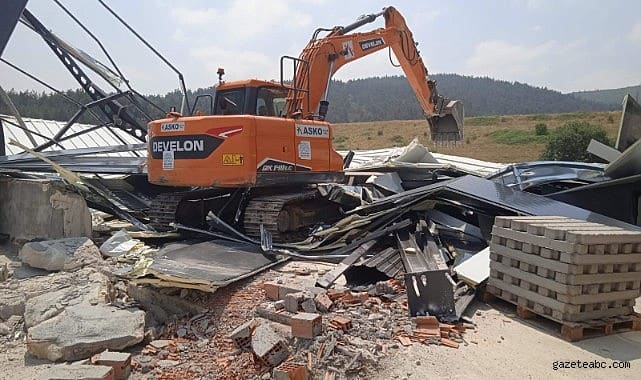 Kayapa’da kaçak fabrika yıkıldı