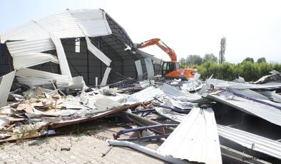 Nilüfer’de Kaçak İş Yeri Yıkıldı