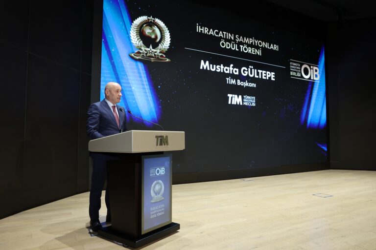 Otomotiv'de İhracatın Şampiyonları Ödül Aldı