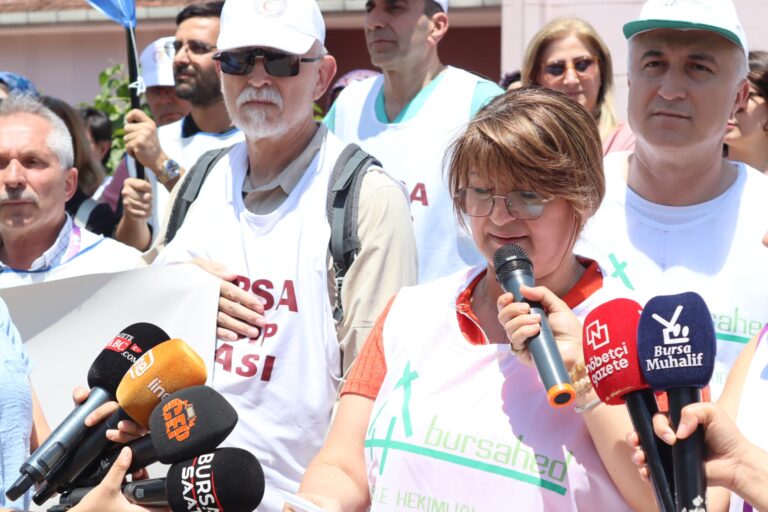 Sağlık Emekçileri Sokağa İndi