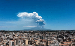 Sicilya’da Etna Yanardağı Patladı!