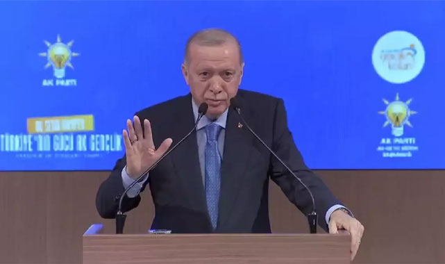 AK Parti Kongre Merkezi’nde Gençlik Coşkusu