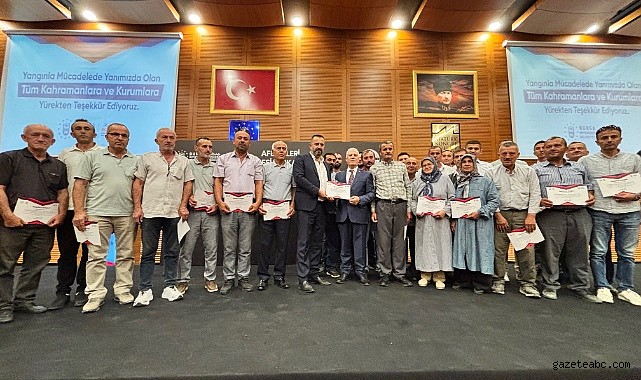 Başkan Bozbey Yangın Kahramanlarına Teşekkür Belgesi