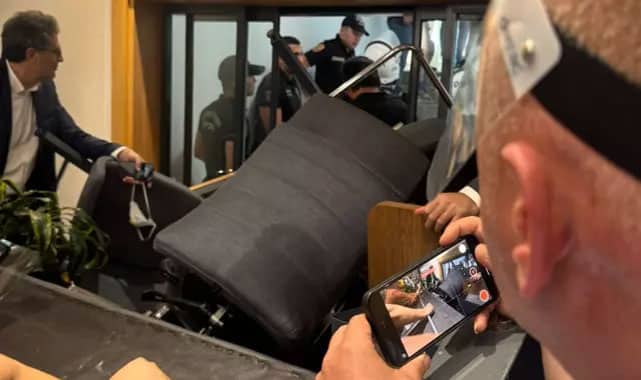 CHP, İstanbul İl Binasını Kapatıyor