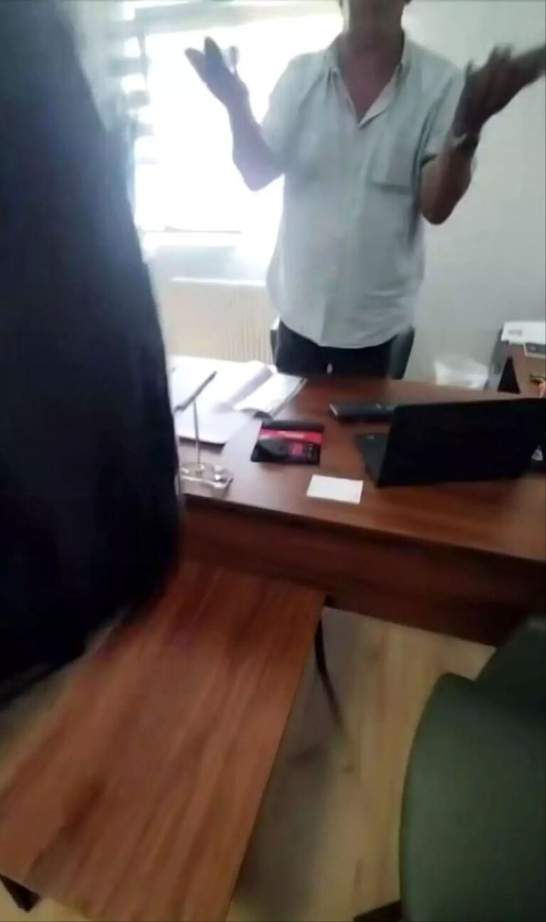 İşten Atıldı, Sıcak Suyla İntikam Aldı!