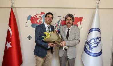 TÜDAM’da bayrak değişimi