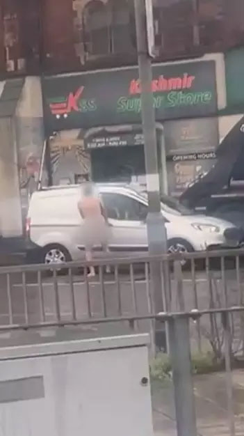 Çıplak Adam Trafiği Birbirine Kattı