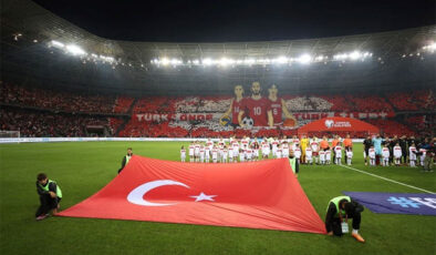 Milliler Gürcistan’ı Sildi Süpürdü