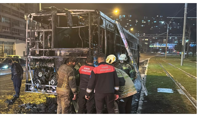 İzmir’de Belediye Otobüsünde Yangın