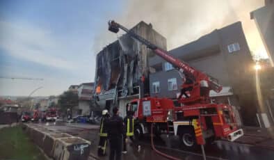 Kocaeli’de Depo Yangını Faciası