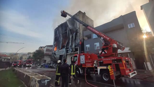 Kocaeli’de Depo Yangını Faciası