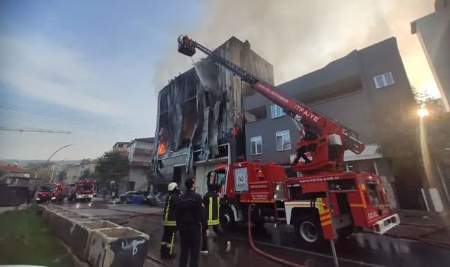 Kocaeli’de Depo Yangını Faciası